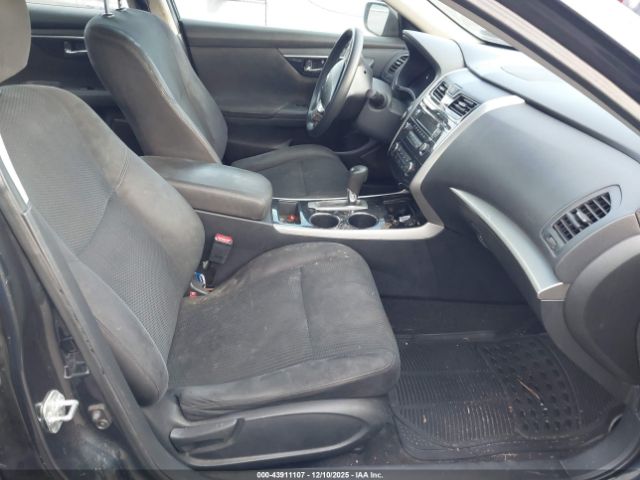 Nissan Altima Image 4