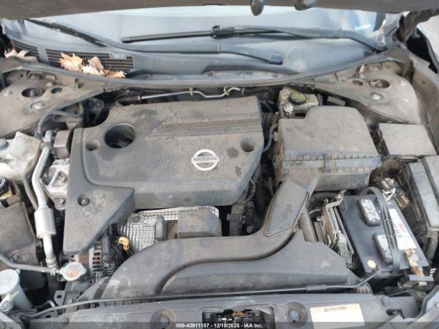 Nissan Altima Image 8