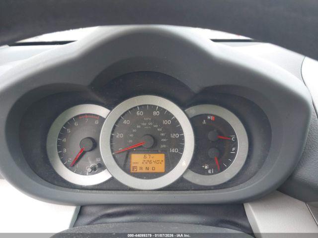 Toyota RAV4 Image 11