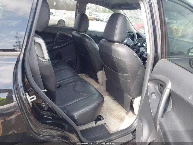 Toyota RAV4 Image 16