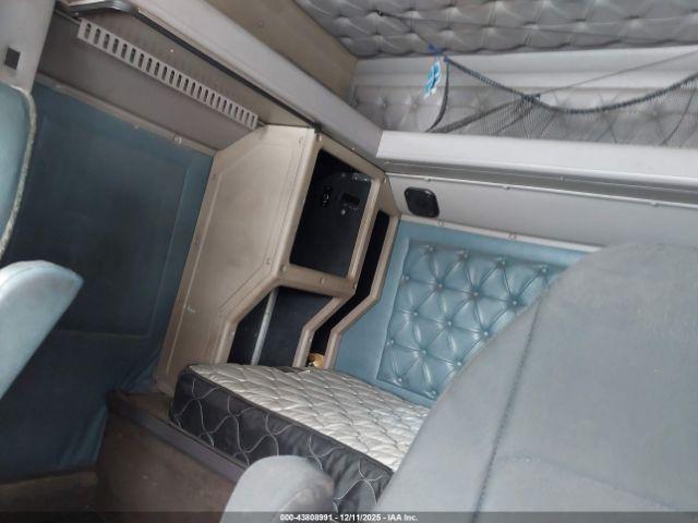 International 9200 Image 2