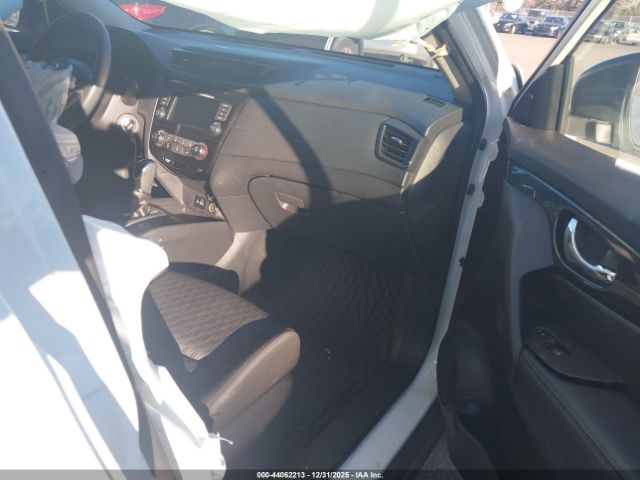 Nissan Rogue S Image 4