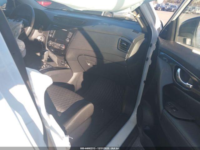 Nissan Rogue S Image 4