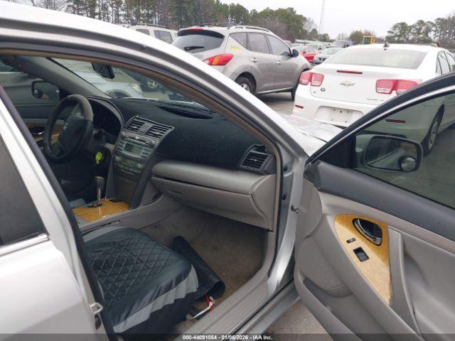 Toyota Camry Xle V6 Image 6