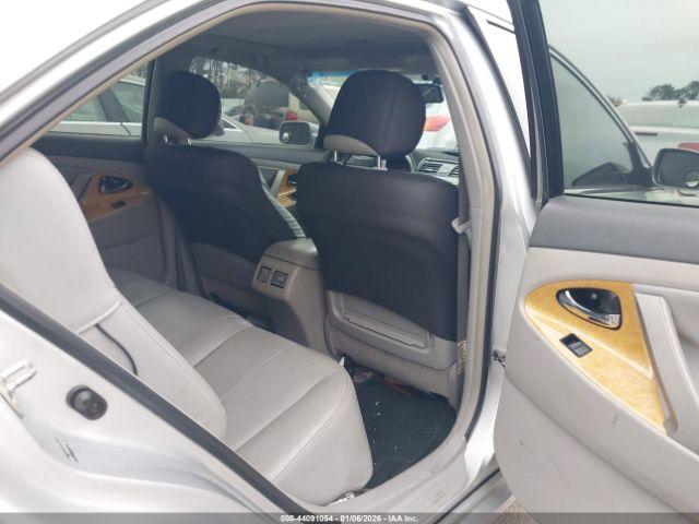 Toyota Camry Xle V6 Image 9