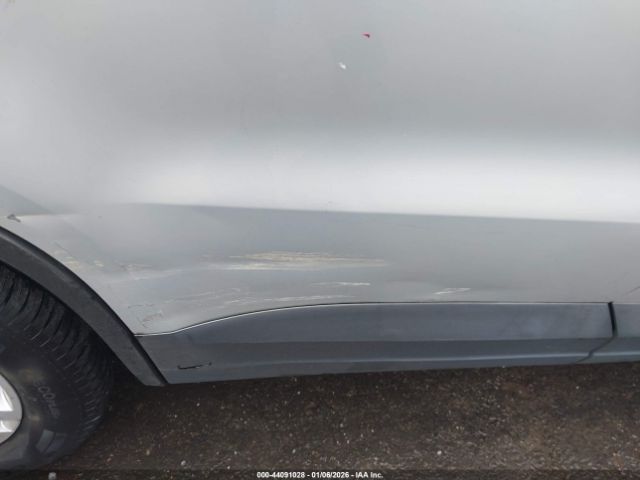 Volkswagen Tiguan S Image 9