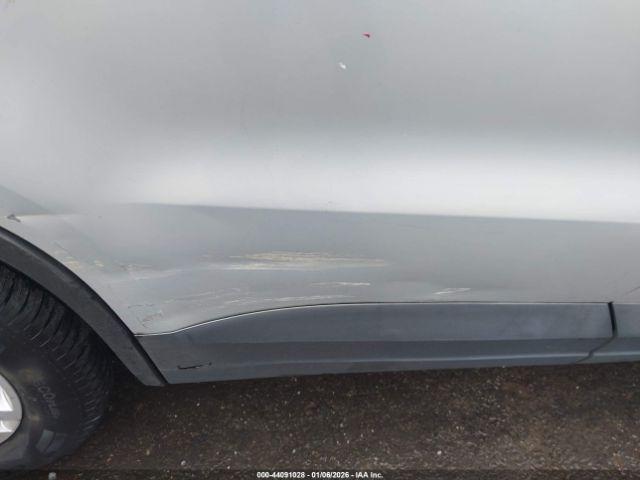 Volkswagen Tiguan S Image 9