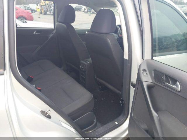 Volkswagen Tiguan S Image 6