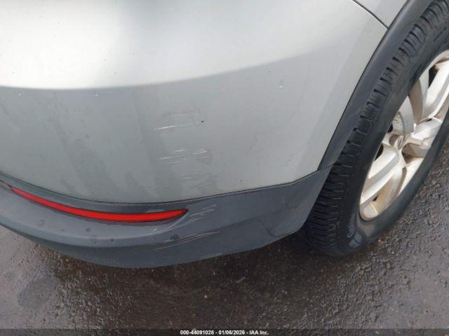 Volkswagen Tiguan S Image 2