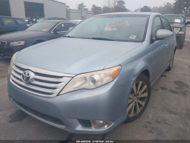 Toyota Avalon Limited Image 8