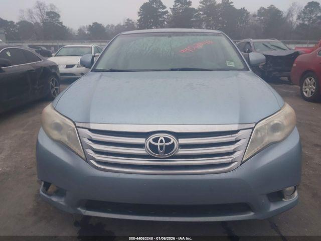 Toyota Avalon Limited Image 12