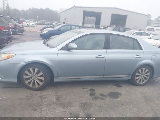 Toyota Avalon Limited Image 9