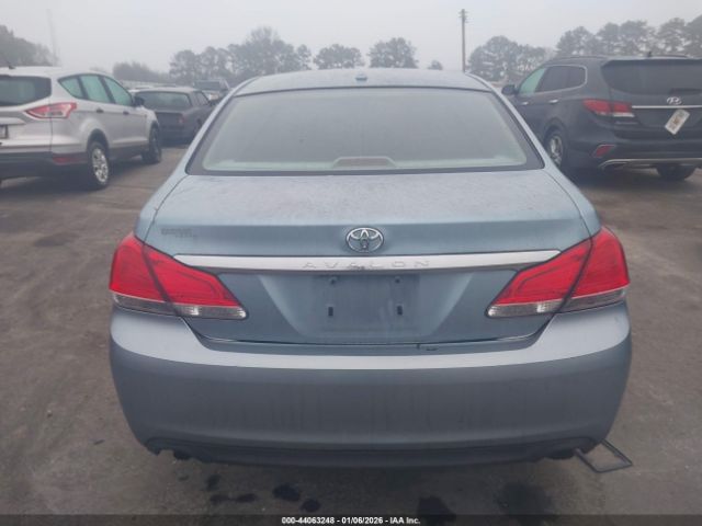 Toyota Avalon Limited Image 11